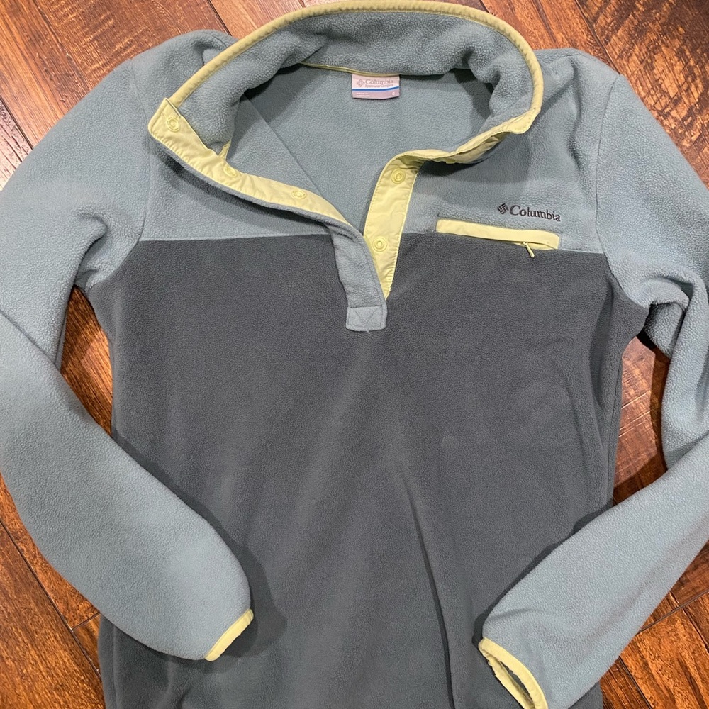 Columbia pullover sweatshirt
